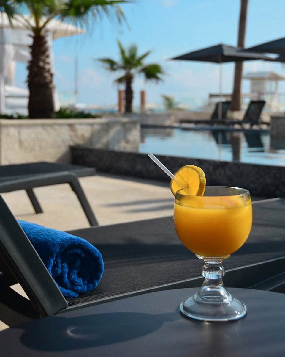 Let's toast! What cocktail are you in the mood for today?

#MamitasBeachClub #PlayaDelCarmen #BeachTime