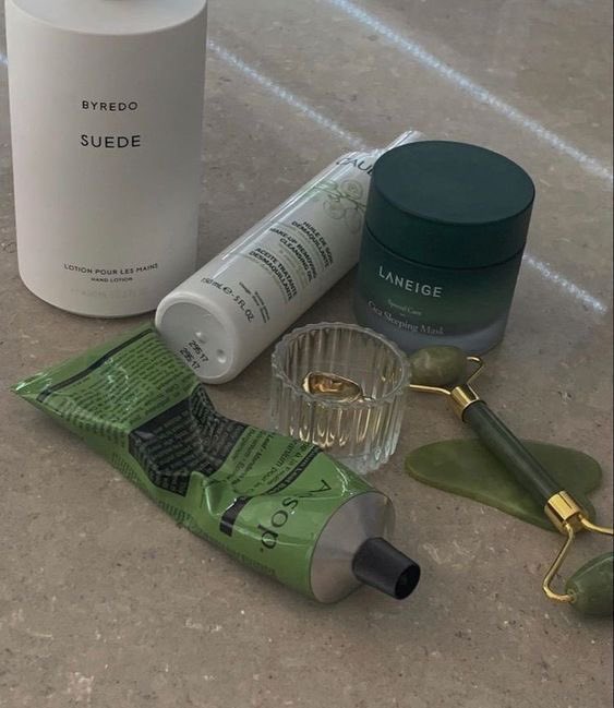 pradasunset's tweet photo. shades of green 🌲📗🧤🍵🪴 https://t.co/iJvpl9fMrE