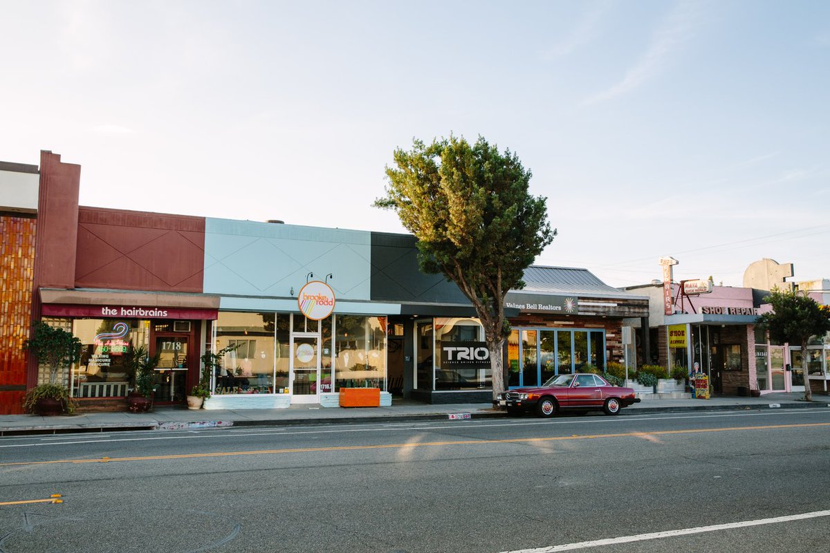GoSantaMonica's tweet photo. Tomorrow is Small Business Saturday® and it's the ideal day to do some holiday shopping while supporting local businesses.

For ideas of where to shop, visit @buylocalsm, @montanaavesm, @picosantamonica, @mainstsm, @dtsantamonica, @santamonicapier, @smchamber, @sustainablework https://t.co/87TJAJtD3s