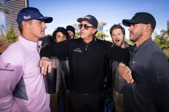 GolfChannelLA's tweet photo. ¡La batalla ha comenzado! #TheMatchV⚔️
@b_dechambeau y @BKoepka ponen en juego su rivalidad con un enfrentamiento en Las Vegas. 🏁⛳️ https://t.co/bzKq7l1n8W