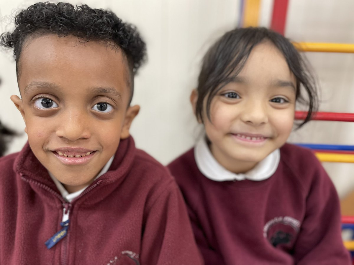 Shopkinsstmarys's tweet photo. Ready for photos. Say cheese! @StMarysMossSide https://t.co/ycGJUgo4cU