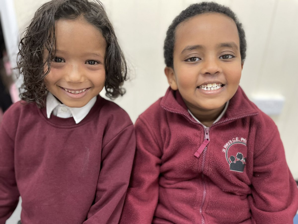 Shopkinsstmarys's tweet photo. Ready for photos. Say cheese! @StMarysMossSide https://t.co/ycGJUgo4cU