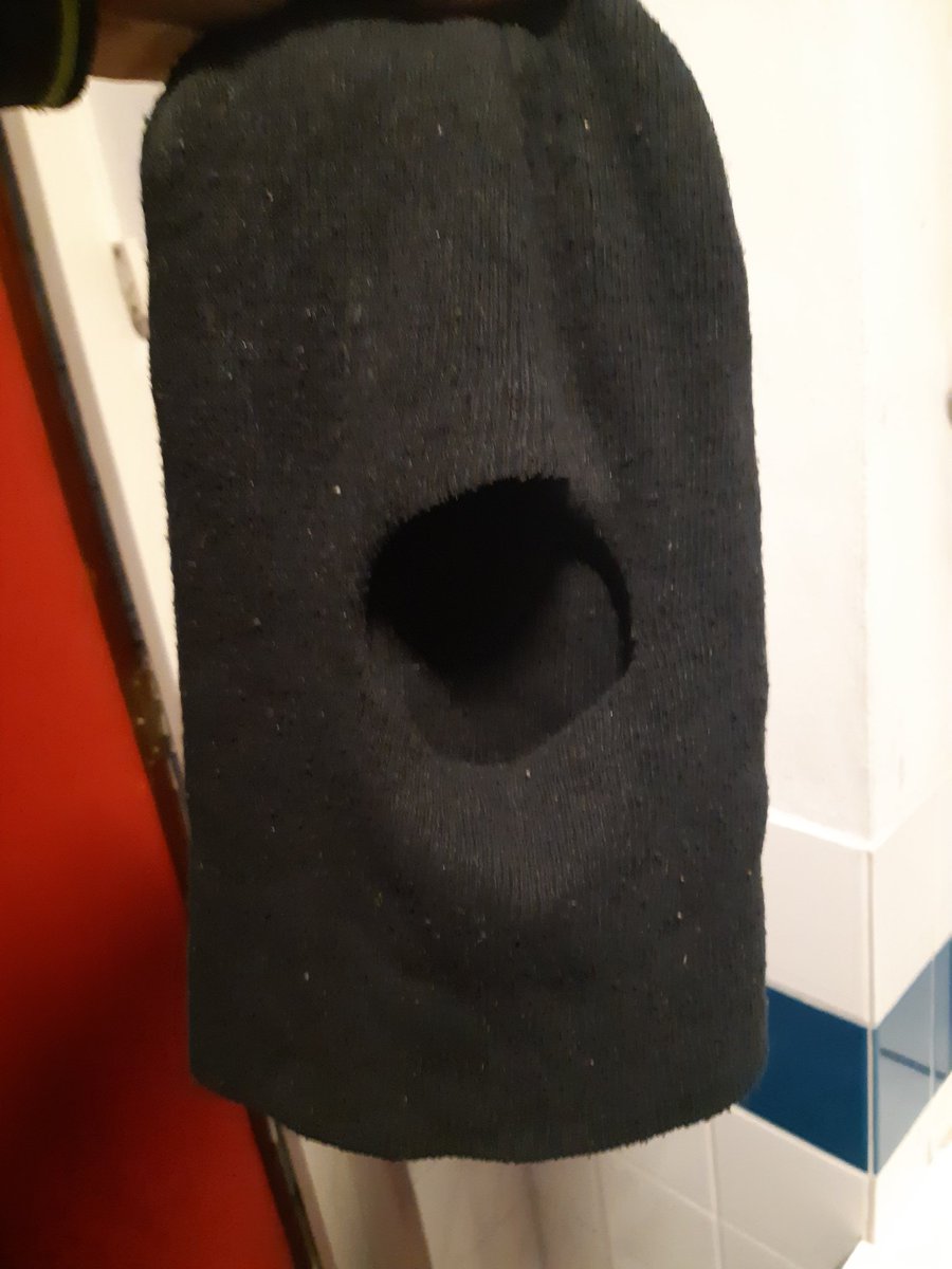 Als 13 jarige een bivakmuts bij je hebben en verklaren dat je dat samen met de juf op school hebt gemaak! Een merkwaardig opdracht of een zeer slecht verhaal. Na een goed gesprek met moeders is er gelukkig afstand van gedaan.