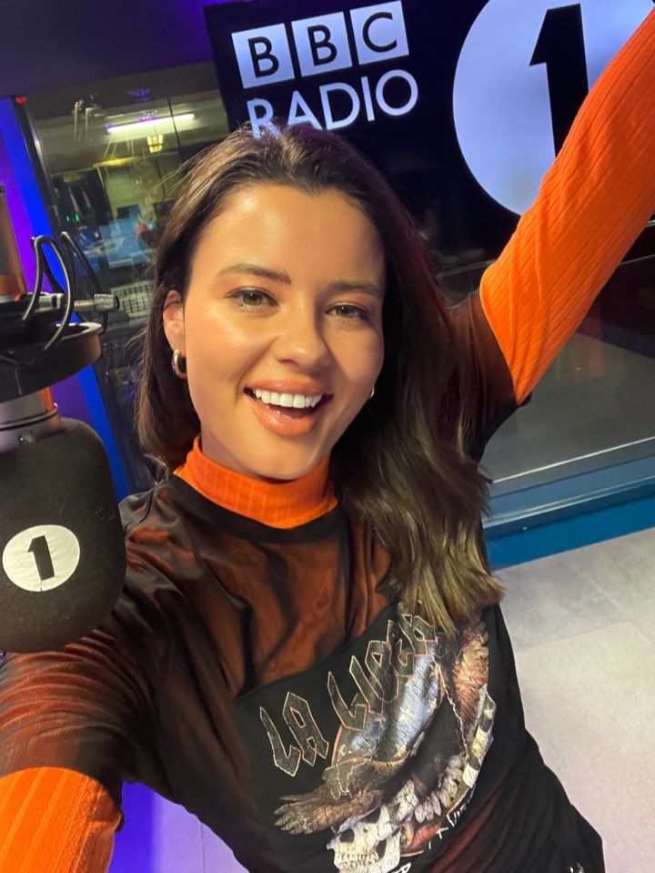 HERE WE GO!!! 🚀

Hello you lot! 👋🏼 Hope you’ve had a great week. Tonight’s show is looking 🔥🔥🔥

#FutureDanceTrackID comes from Husko 🧨

Tonight’s #PeakTimeMix comes from the Underground Queen of Liverpool  <a href="/laurenlosung/">lauren lo sung</a> 👑

Live NOW on <a href="/BBCR1/">BBC Radio 1</a> 💃🏻

#futuredance #radio1