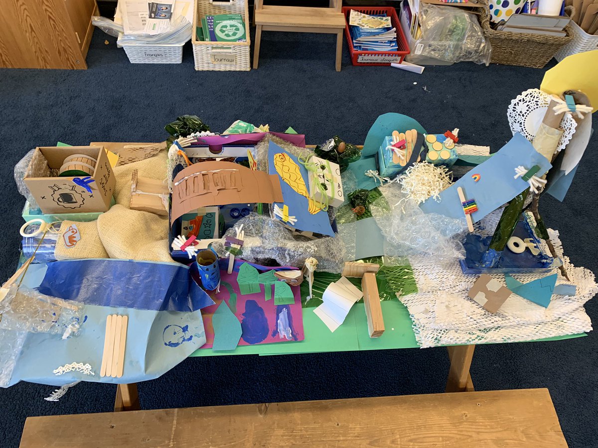 gilmoregriffins's tweet photo. Div 10/11 Ss collaborated to create the landscape of British Columbia. “Il y a un lac et une rivière.” “J’aime les montagnes parce-que j’ai jouer dans le neige.” #sd38learn #connectiontoplace https://t.co/Z6cONnPwCV