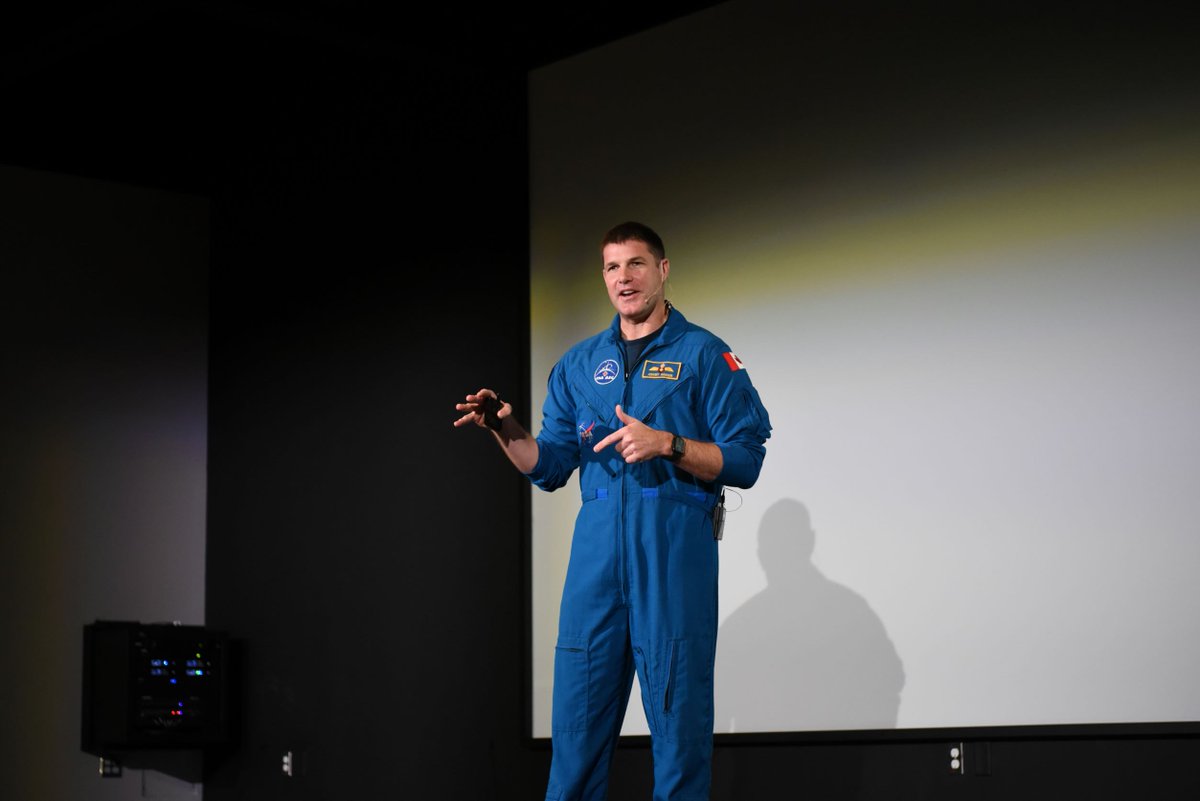 SciTechMuseum's tweet photo. Big shout out to @csa_asc @Astro_Jeremy for joining us at the museum today and sharing your experiences as a Canadian astronaut 👨🚀🇨🇦. #CanadianAstronaut #JeremyHansen #AstronautTalk #Csa_Asc https://t.co/Ks5V2u2UbE