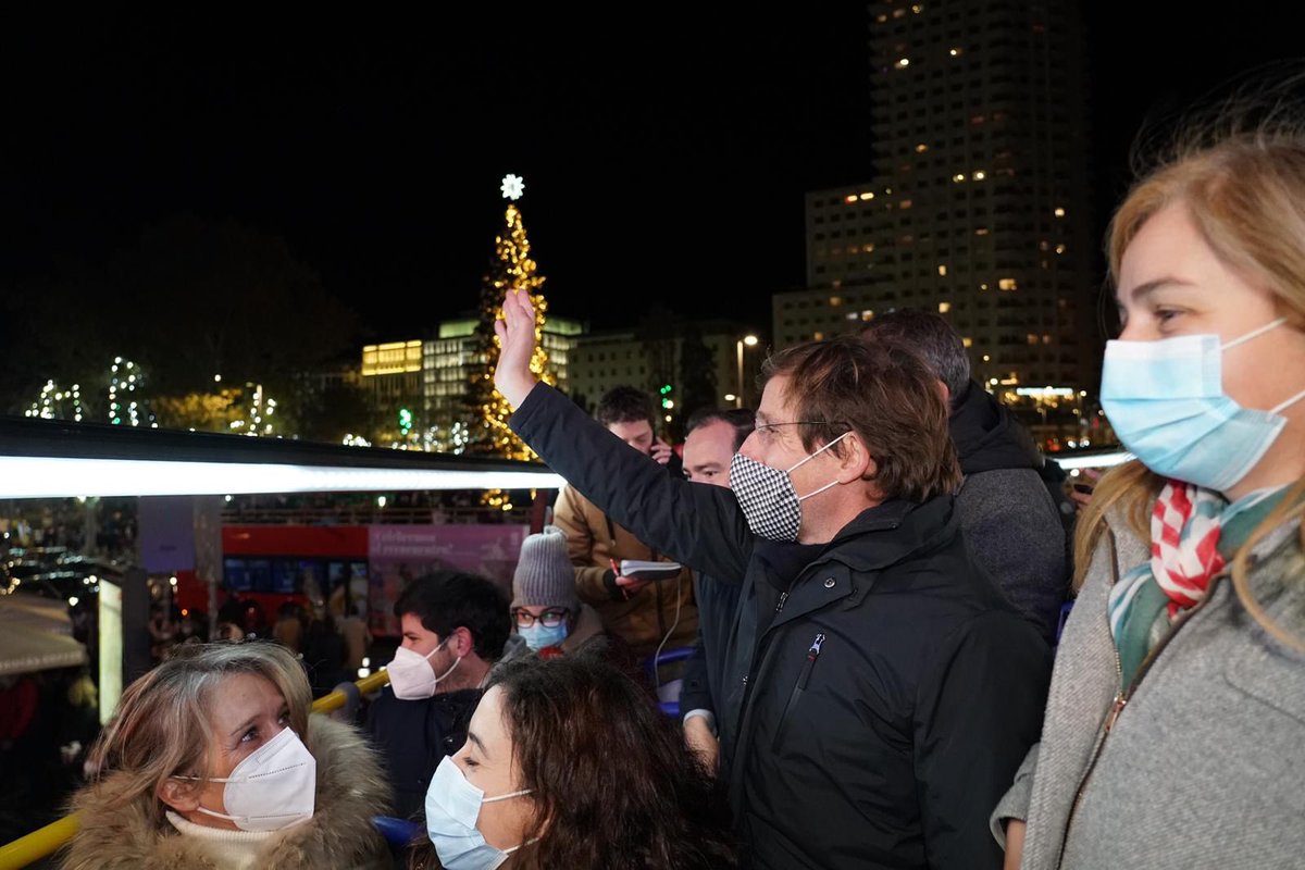 AlmeidaPP_'s tweet photo. Madrid más bonita que nunca.

Damos la bienvenida a la Navidad de la manera más especial, saludamos a un Madrid lleno de luces, de ilusión y que mira hacia un futuro mejor que todos nos merecemos. https://t.co/ONkW8dxlV7