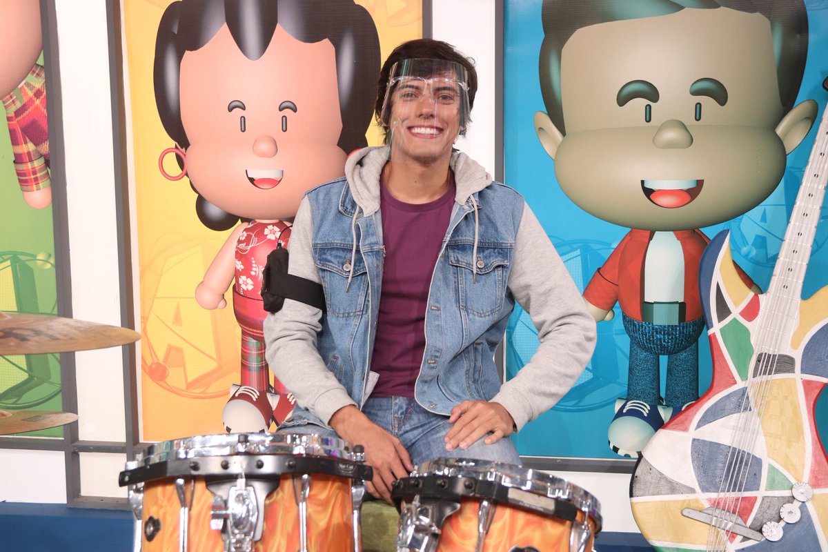 AtomicoOficial's tweet photo. Nuestro @mariovbruno 😎 se pregunta si divinaste la #TriviaMix 🧠 De todas maneras, aquí la dejamos nuevamente💡¿Cuál de estas plantas crece más rápido?
1️⃣ El pino 🌲
2️⃣ El bambú 🎍
3️⃣ El eucalipto 🌿 https://t.co/tybhwpK5oq