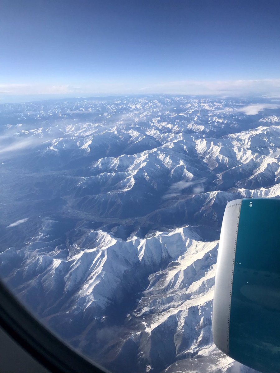 catmck12's tweet photo. Looking out a window this morning…to a much more interesting &amp; spectacular sight than usual! #TheAlps #DestinationRome Thanks @AerLingus always a pleasure to fly with you guys! https://t.co/FDr8kATjT4