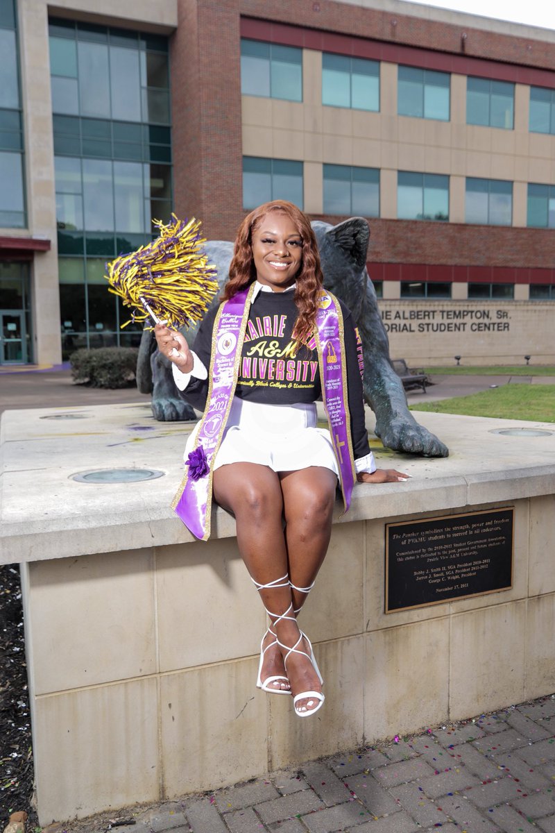 ANTIELLAA's tweet photo. This is just the beginning✨

DEC. 11th 2021🎓
#PVAMU #HBCUGrad #PVGradSwag https://t.co/vAaKEQIm10