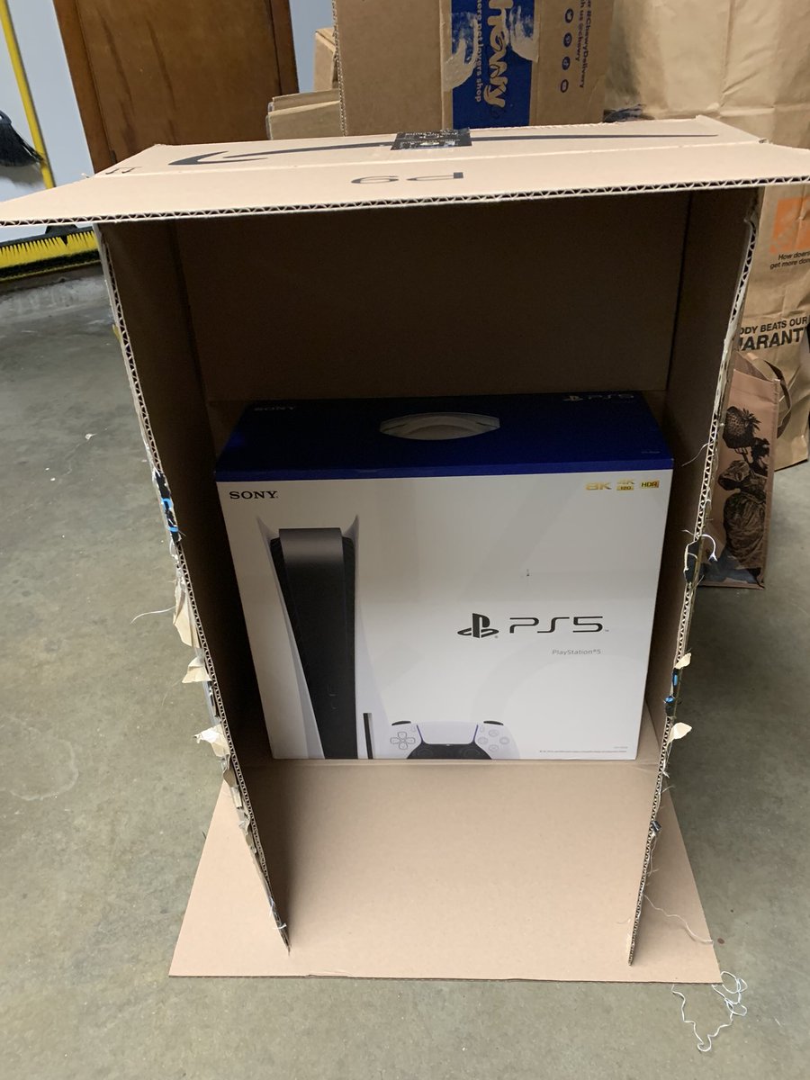 Jimmyd728's tweet photo. @amazongames I can not believe the lack of packaging it had none https://t.co/ZXSiNycZ9f