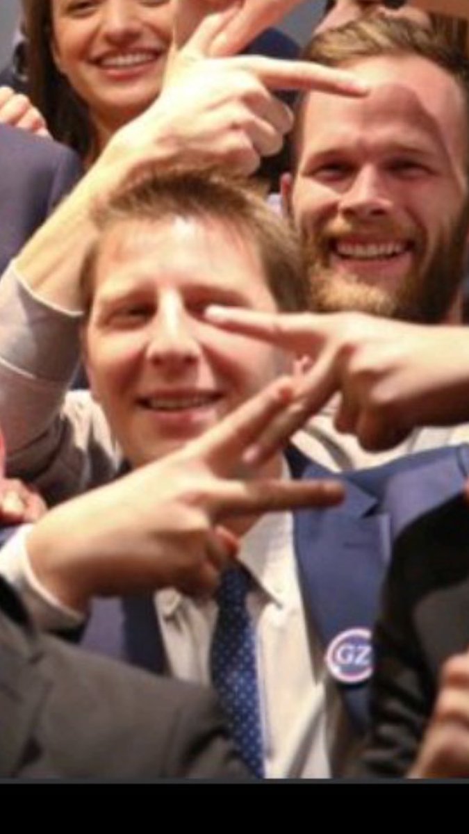 MMTheo_'s tweet photo. Okay que vient fourre le signe de PNL ici https://t.co/ACa4HH3Rwj