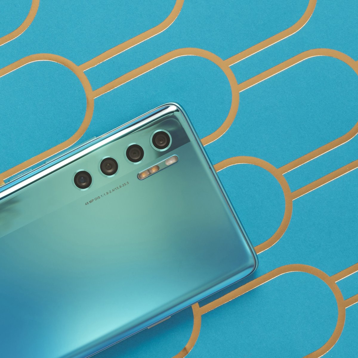 The #TCL20Pro5G is perfectly styled, and ready to pair with your best outfits 👗 

tcl.com/au/en/mobile/t…

#TCLMobile