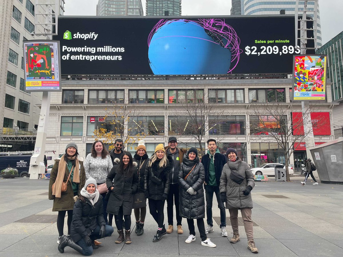 meltemique's tweet image. Bunch of us, Toronto based Shopifolk came to see the billboard at Dundas Square today! It was amazing! Let’s go Shopify! 💪🏻💚 @Shopify #makecommercebetterforeveryone