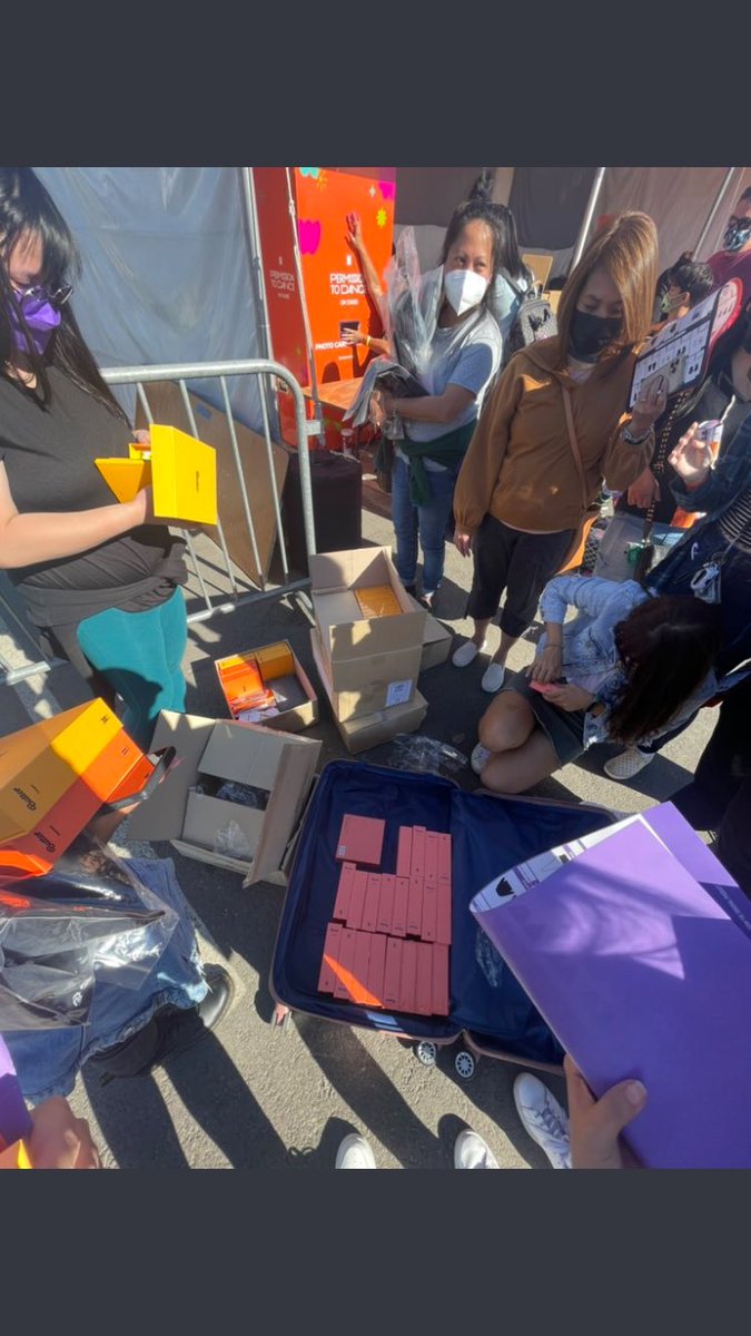 hellen99689410's tweet photo. Armys estão dando álbum de graça... https://t.co/j7njCjHIIL