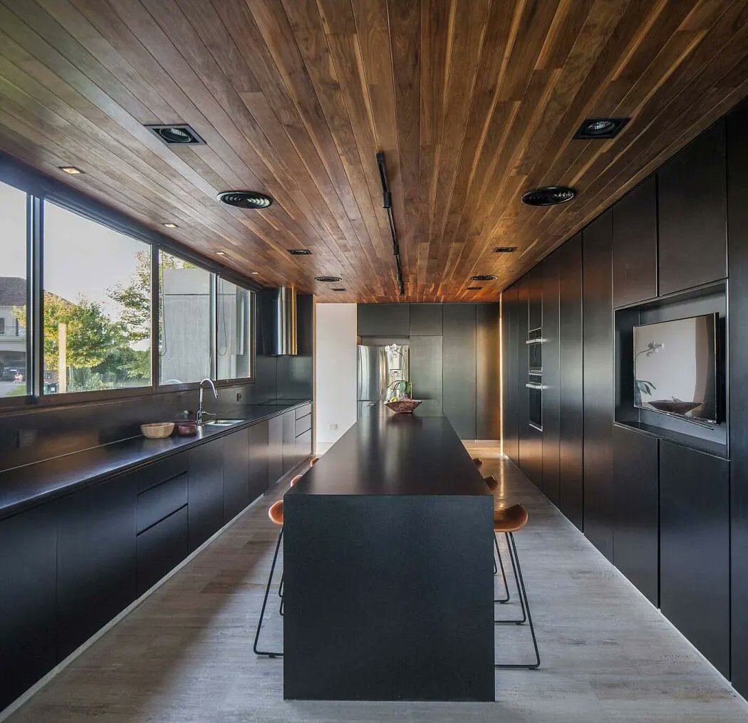 MishayBingham's tweet photo. The dark colors featured in the #kitchen nicely contrast the rest of the home. #homeinspiration  https://t.co/IZDkpDBA1z https://t.co/l0vxALRb13