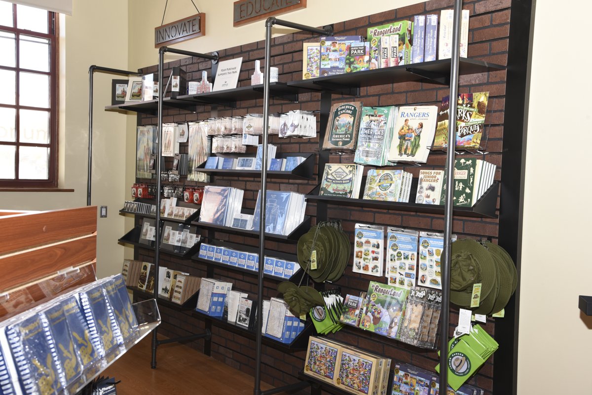 gage_teri's tweet photo. @slulay2 @LEEBEY @maiamcdonld Shout out to @BlockClubCHI
for including Pullman National Monument in the Pullman &amp; Roseland Holiday Gift Guide.  The gift shop at the clock tower is operated by @EasternNational
- a nonprofit partner dedicated to serving Americas's national parks. https://t.co/sXsw9uZ4KM