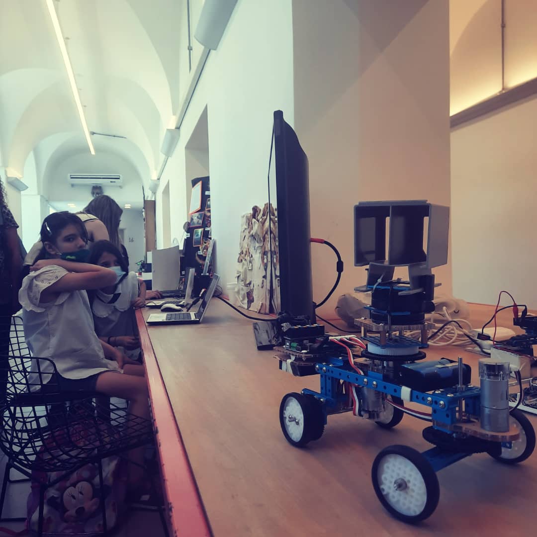Julietapi09's tweet photo. Aguante la educación pública y la ciencia para las niñas #feriainnovar @Bcientifica 💜💪Niñas en programando viedeojuegos y robótica 💞#elrecoleta https://t.co/HGEidurUFh