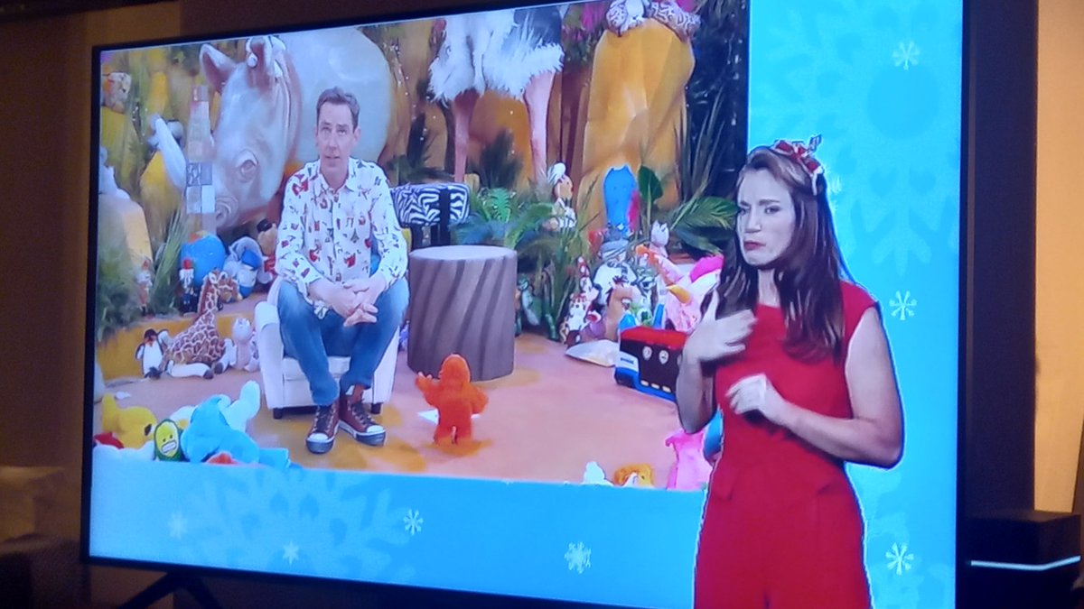 CarolineMcTweet's tweet image. Love seeing a #DeafInterpreter on the #LateLateToyShow. A first for Irish television! More of this please! #RepresentationMatters @electricginger