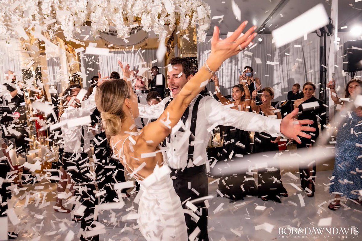 bobanddawn's tweet photo. The end of the night shot is always a must… it’s such a beautiful way to end the book design too!
Photography: @bobanddawndavis #bobanddawndavisphotography
Event Planner: @greateventschicago 
Event Design: @epic.events.chicago https://t.co/KtNT4dQVhu
