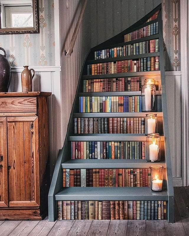 FabulousWeird's tweet photo. Luna from @ lulumoonowlbooks uses photoshop to integrate her universe full of books. For those who would like to realize this atmosphere, there are stickers available here: https://t.co/bEm3Rop4CL https://t.co/Yqh3kJHuz2