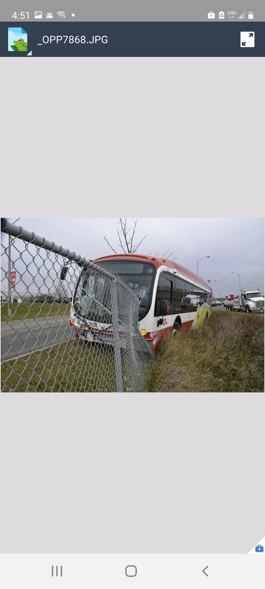 Improper Towing leads to a run away bus. #TorontoOPP officers were dispatched to a transit bus into the fence. Heavy Tow operator hooked chains to the bike rack on the front of the bus. The bus broke free and ghost rides into the grass and fence Allen Rd SB ramp to #HWY401 WB ^td