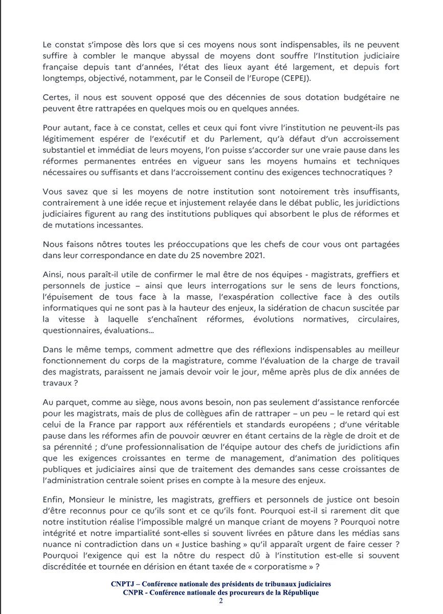 SMagistrature's tweet photo. Après les chefs de cour, les présidents et procureurs de la République. 
"manque abyssal de moyens", "mal être de nos équipes", "épuisement de tous face à la masse", "exaspération collective face aux outils informatique", "accroissement continu des exigences technocratique"... https://t.co/KmrmiKnh50