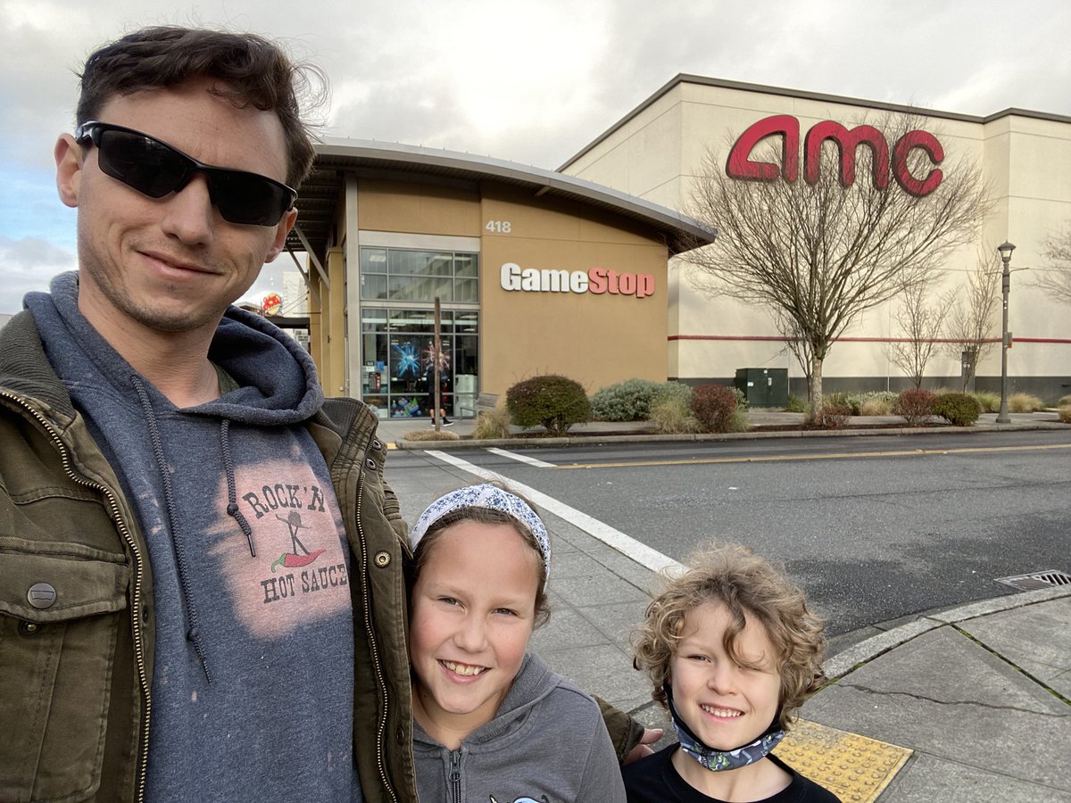 BKelley0001's tweet image. Taking some time with the kids at @AMCTheatres and found that @GameStop is right next door! The popcorn is on point too!

@masked_investor @CEOAdam #AMC #GME @TradesTrey @matt_kohrs @KenanGrace