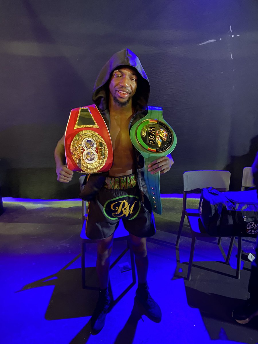 AkeemEnnisBrown's tweet photo. Back to business. 

#RingMagic 🔮✨ https://t.co/XD4ABv4HkK