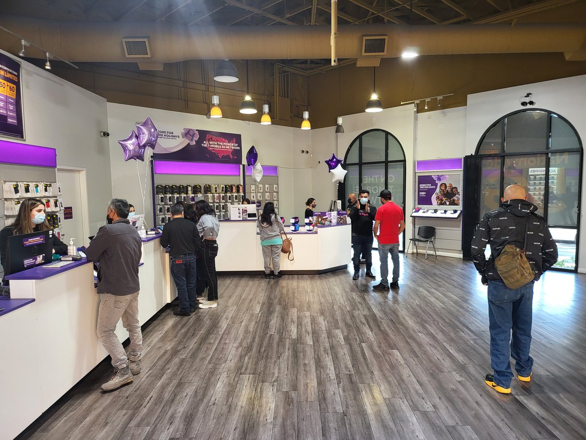 About to be a record breaking day here at Metro by T-Mobile Story Rd.  Thanks  #DigicomTeam, Yonas, Ceci and team for always holding it down in San Jose.  #BundledLIFE #WeAreNW
@JamesLeeWC 
<a href="/kharen_g/">Kharen G</a>