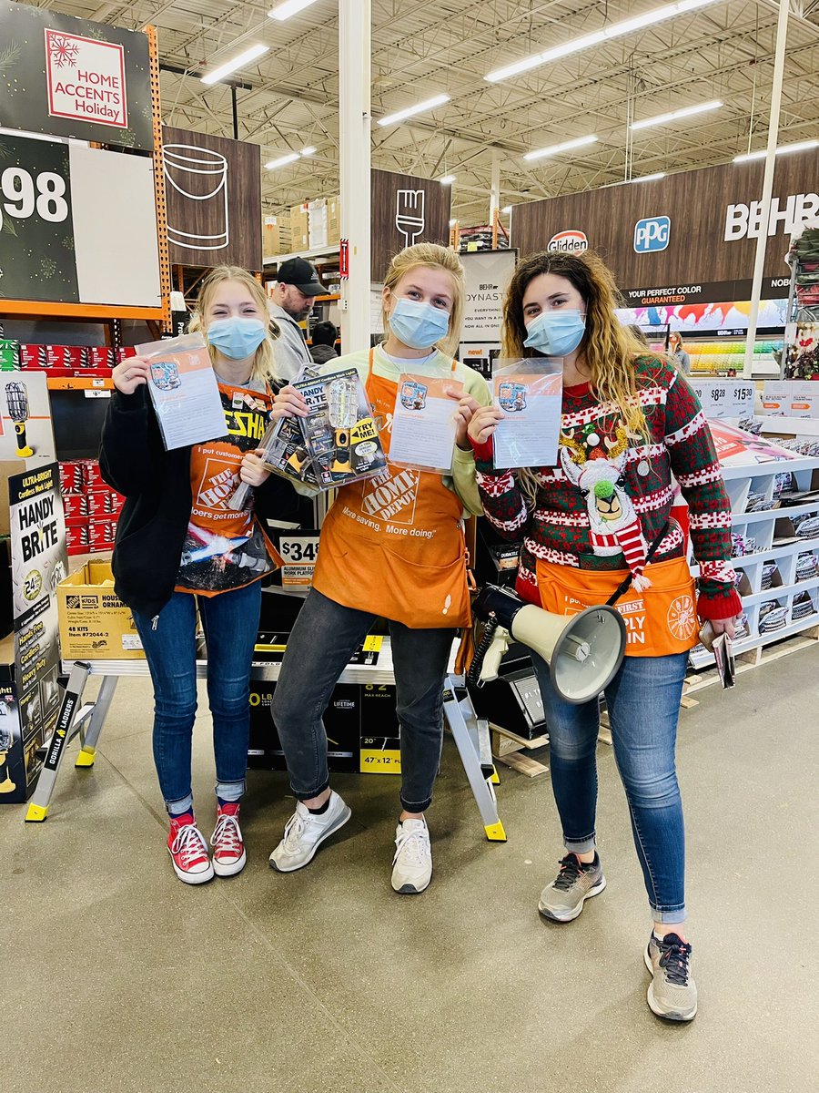 JaelynnDerrico2's tweet photo. Aiesha, SaraAnne, and Lindsay making sure customers get all of our Black Friday deals in their hand as they walk in the door here at 2301. @JamieHa18924176 @EldredPeterson @THD2301 https://t.co/XiZSoNsraH