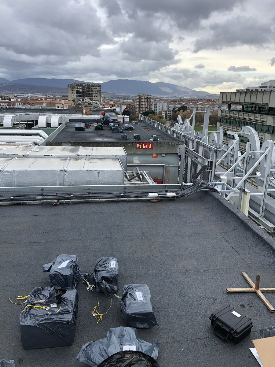 pirofiesta's tweet photo. Hoy hemos estado poniendo color al cielo de @Pamplona_ayto Desde la azotea de @elcorteingles Pamplona hemos animado su encendido de fachada. Gracias por confiar en una empresa local para tal evento 👏🏻👏🏻👍🏻👍🏻 https://t.co/ggaWjkR6Ej