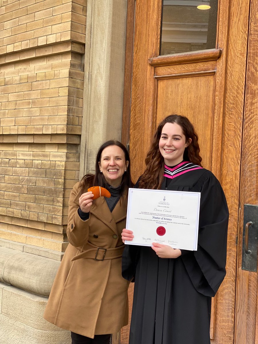 MacparlandSonya's tweet photo. Our newest lab graduate! Congratulations Damra Camat @damra94 on your Master of Science! #scienceboss #liverlover We are all so proud of you and glad you are staying for Phd!! #notleavingus https://t.co/ZcPfVIOWxb