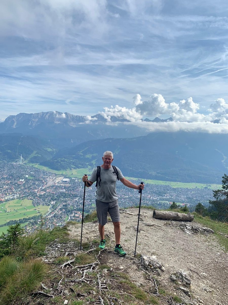 Ich wollte mich an dieser Stelle recht herzlich für die unzähligen Nachrichten und Glückwünsche zu meinem Ehrentag bedanken!!!

I wanted to thank you kindly for the incredibly amount of messages and wishes for my birthday yesterday.  🙏🏒