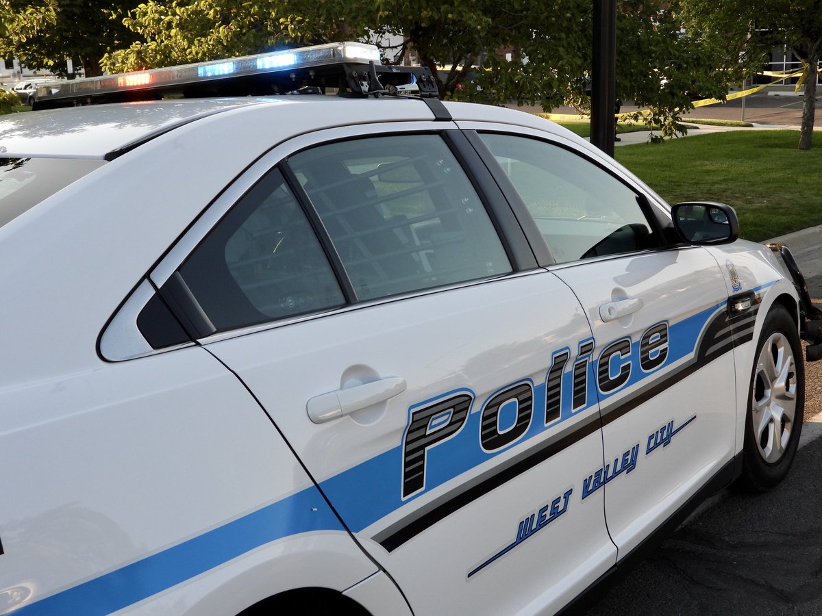 SLCScanner's tweet image. #Shooting 3576 S Redwood Road. #WVCPD on scene of a #shooting that occurred at 1428. 1 victim was possibly shot in the neck area and transported to trauma center. Stby for updates details.