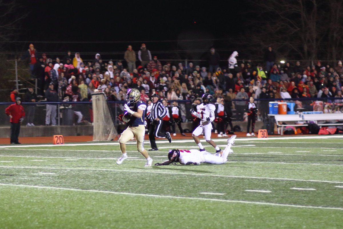 northpointdad's tweet photo. @NationHolt @HoltFB @HoltADOffice @HoltPrincipal @NP_Grizzlies_AD Congrats to Holt Football!!!! https://t.co/yv3xYFdRo6