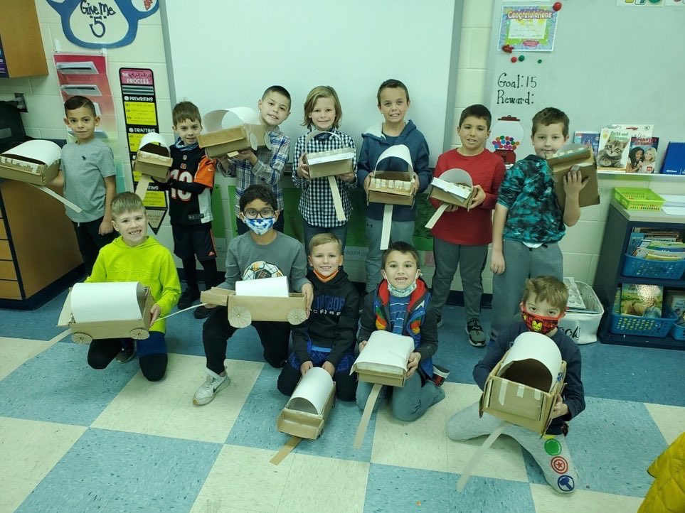 This week our 2nd graders celebrated Pioneer Days and learned all about pioneer life, making covered wagons, hornbooks, timelines, and hats!
