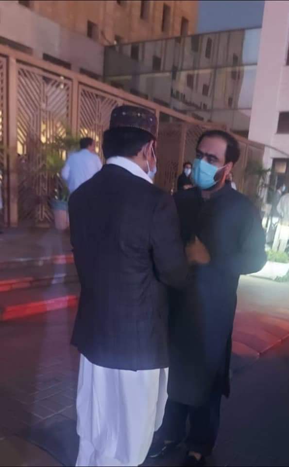DadaHalepoto's tweet photo. Badin political situation discussed with @arbab_lutfullah in Sindh Assembly. https://t.co/YZnTlR8f01