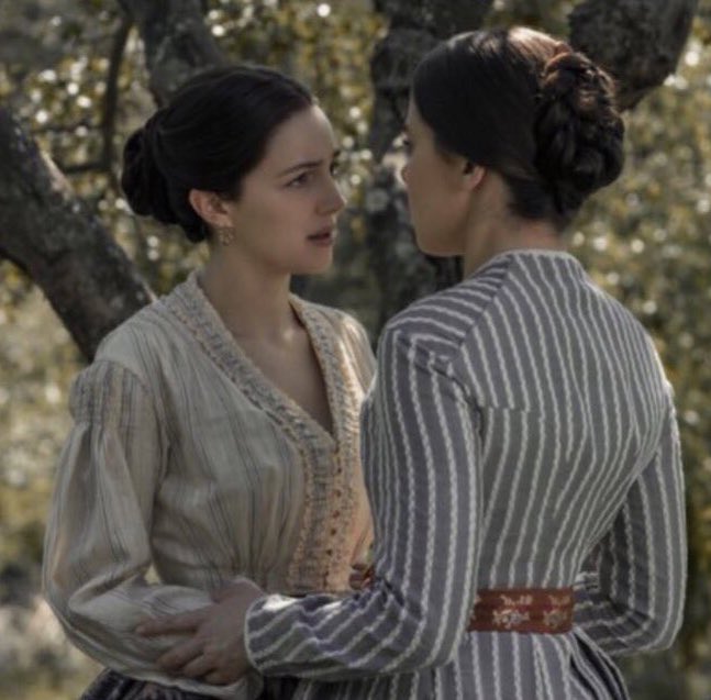sapphicemisue's tweet photo. what is most likely to happen, 
—emily and vinnie travels to the future, emily talks to vinnie about sue then there is the scene in the orchard.
or
—there is the scene in the orchard then emily and vinnie travel to the future and emily talks to vinnie about sue. 🤔
#dickinson https://t.co/8WmdImN4E2