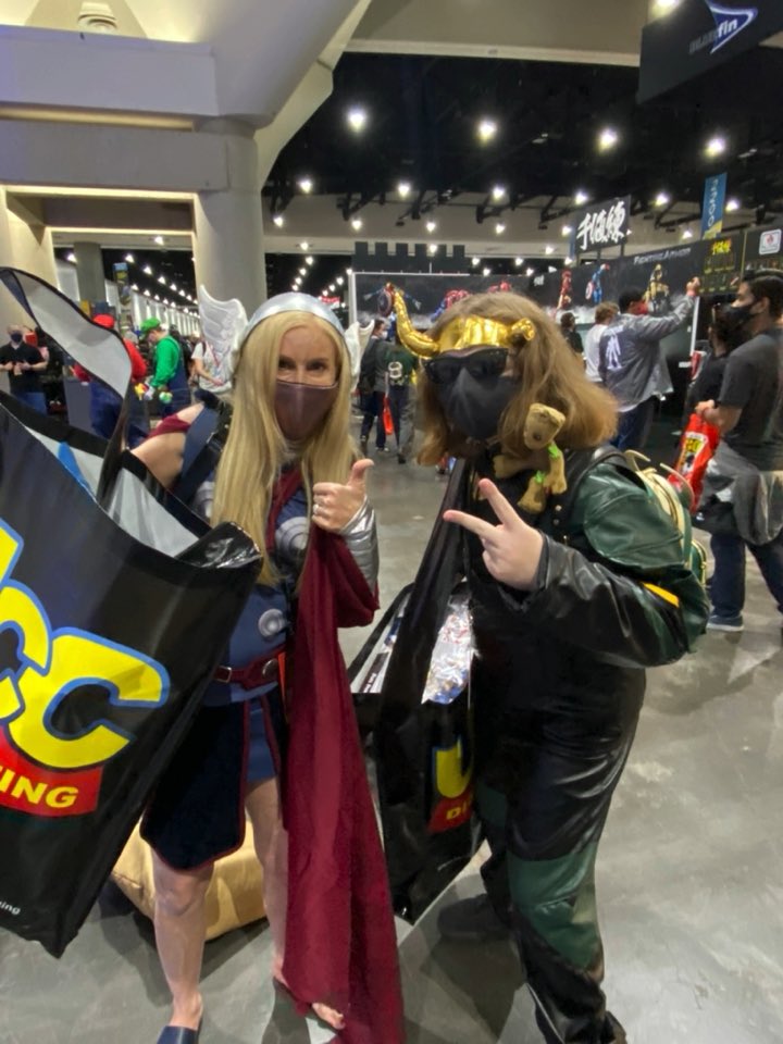 robbysroom's tweet photo. @SD_Comic_Con @Comic_Con #ComicConSE UCC Distributing’s exclusives are awesome! @YuGiOhNewsTCG #YuGiOh Duel Disk is ultimate holiday gift!!!🎁 #Thor and #Loki are so happy to be back this year! https://t.co/nigCDBzTwM
