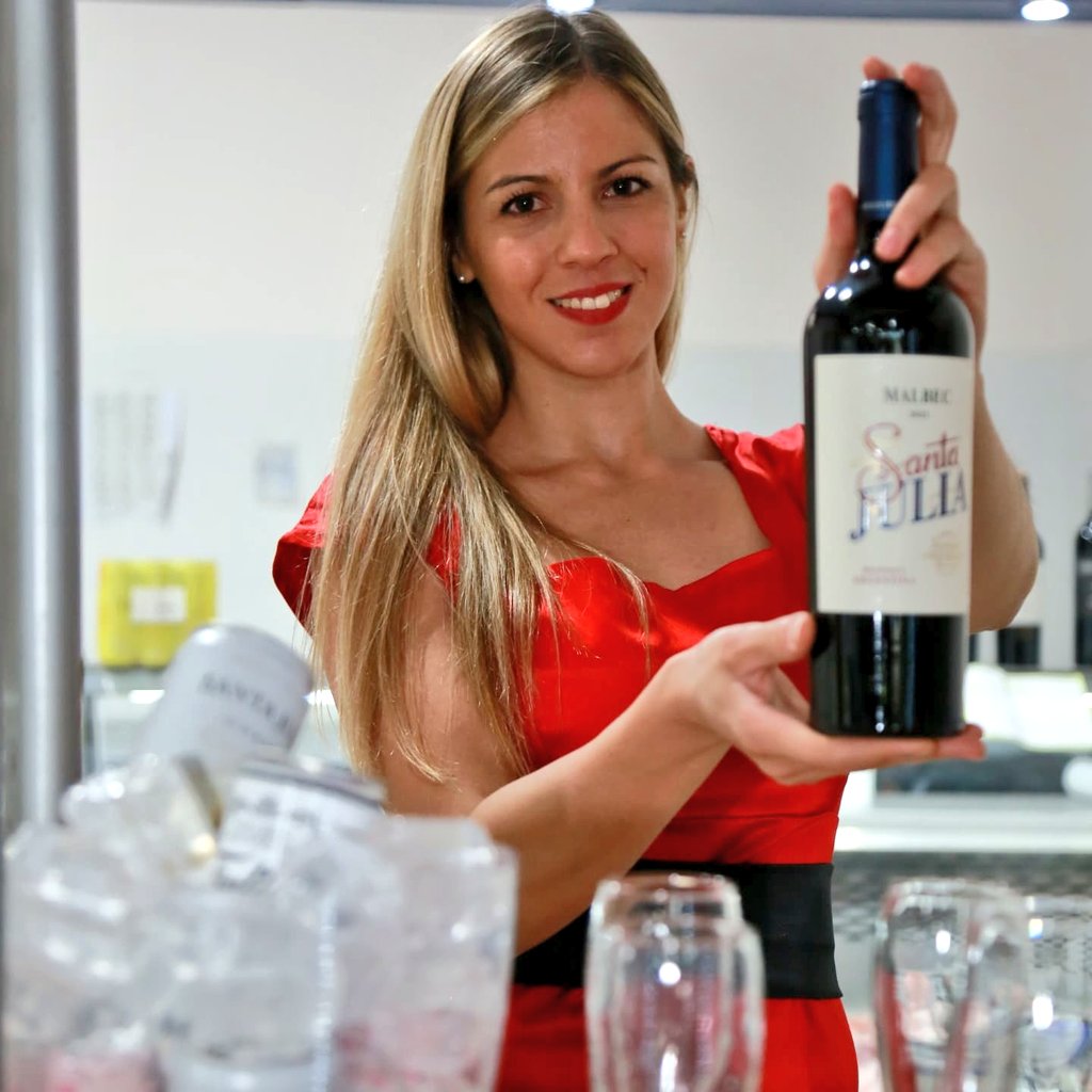 Canal7Ibarreta's tweet photo. 🍷 Noche de degustación de vinos Santa Julia junto a los amigos de Las Barricas
#MarketExpress https://t.co/tE8aiE3Gfw