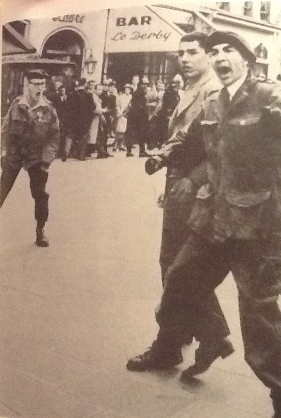 #DominiqueVenner (on the left, spectacles and beret) in the run-up to his attempted storming of the Presidential Palace in Paris. This is what an #insurrection should look like!