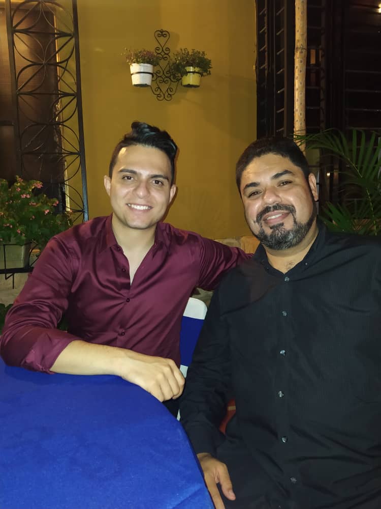 ferminsalinas's tweet photo. Ahora si formalmente con el nuevo  integrante de la familia @lenincaraballo FELICIDADES HERMANO PORQUE AHORA VIENE LO BUENO. . . Que sea toda una vida de unión y cosas buenas 👏👏👏👏👏👏👏👏 https://t.co/oEc7t4xFDi