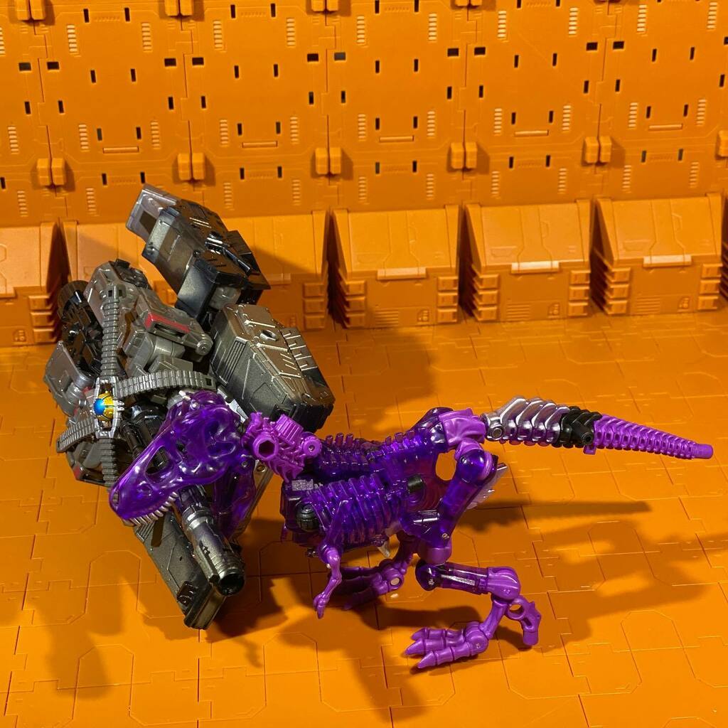 engineerhoist's tweet photo. Megatron is having a little trouble with the local wildlife. 

#transformerstoys #netflixspoilerpack #kingdomwarforcybertron #skelivore https://t.co/JTp4noBvb5 https://t.co/gQrXR36OP6
