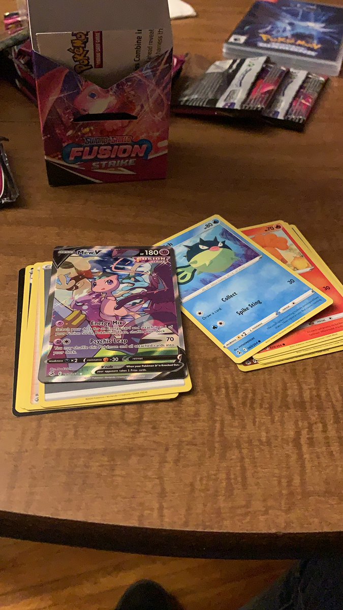 Three packs into one of my Build and Battle boxes from <a href="/rcktcollectible/">Rocket Collectibles</a> and I pull 🔥🔥🔥