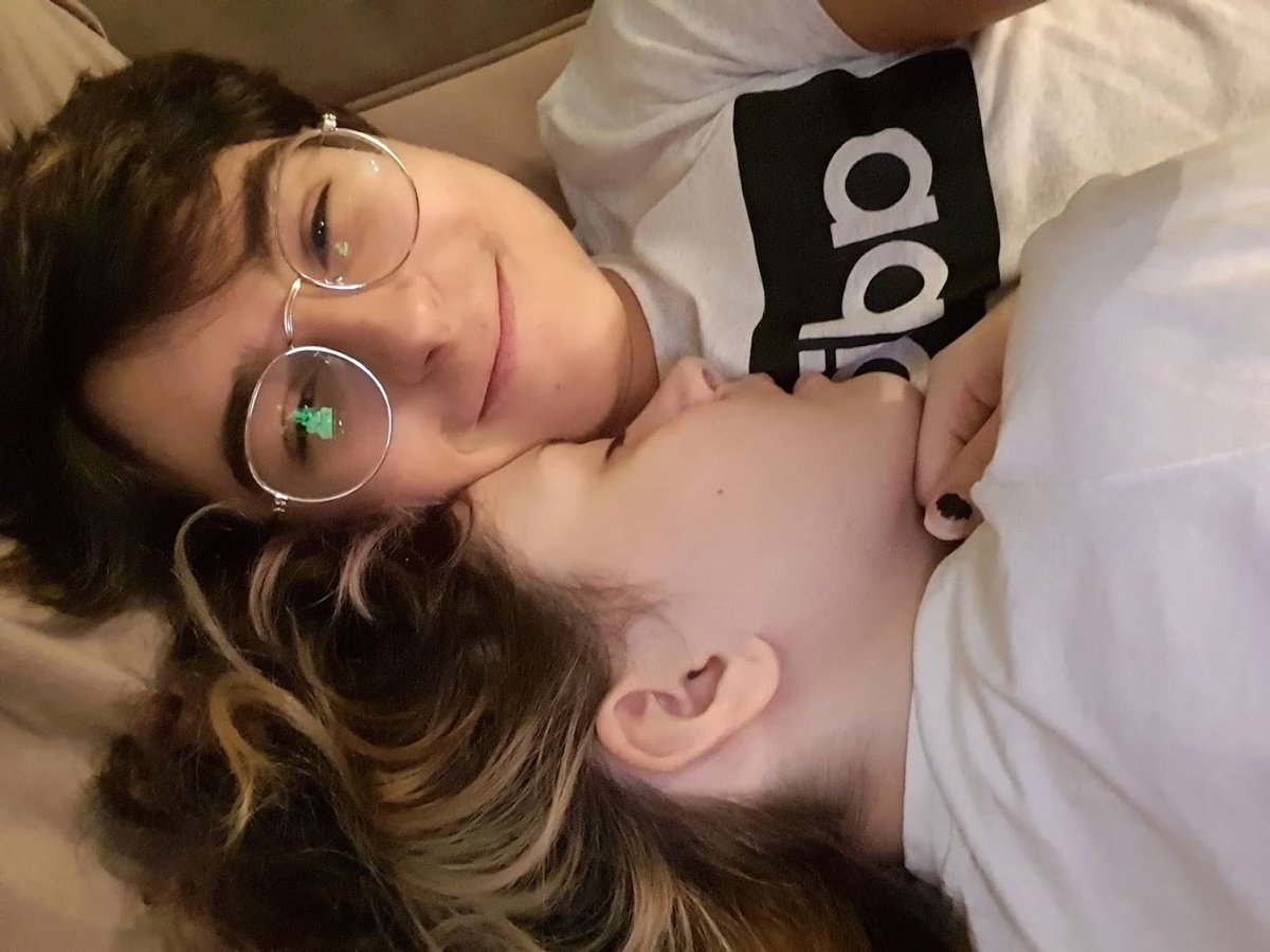 cheidasz's tweet photo. 💕PARABENS MEU AMOR DA MINHA VIDA 💕

😭 miminhoca 😭 

#BLEIVERSARIO TE AMO!!!!! @dxsxrt https://t.co/kdYGjJc1pP
