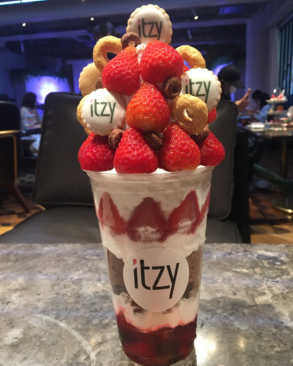 daeguboyoficial's tweet photo. Aprovechando mi dÃa libre me di una escapada al #INTOð©ðð£ðð¥ðŠððððž para conocer #THEMAFIASHOP de las preciosas @VIPERS_twt y quedé encantado con todo! ¡No se pierdan la oportunidad de conocerlo también y disfrutar de un #ððððððwVipers! âðª https://t.co/Lr9j96jedj