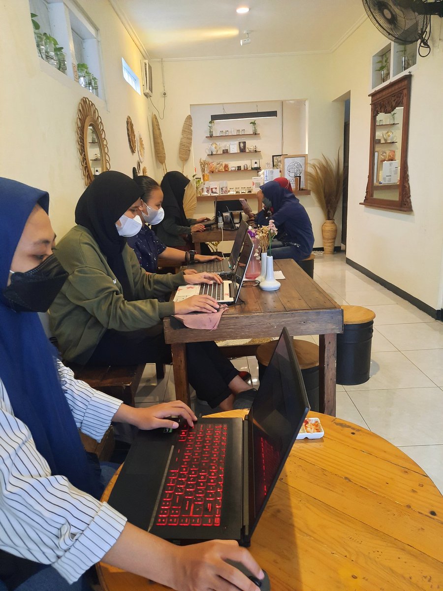 adimunandar_sby's tweet photo. Proses internship 2 grup mahasiswa arsitektur dari kampus ITATS Surabaya & UPN Veteran Jawa Timur. #internship #magang #mahasiswaarsitektur #arsitektur #arsiteksurabaya #itats #upnveteranjawatimur #arsitek #desainarsitektur https://t.co/RvyRFgr5sS