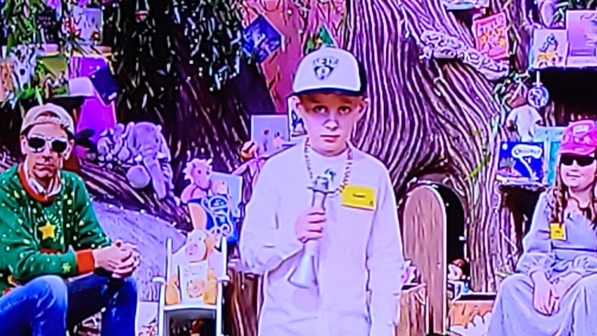 macgabhann31's tweet photo. Kids name is #littlesips. That's a name that's gonna stick for life #LateLateToyShow #LateLateShow https://t.co/HJ7mqDqAJE
