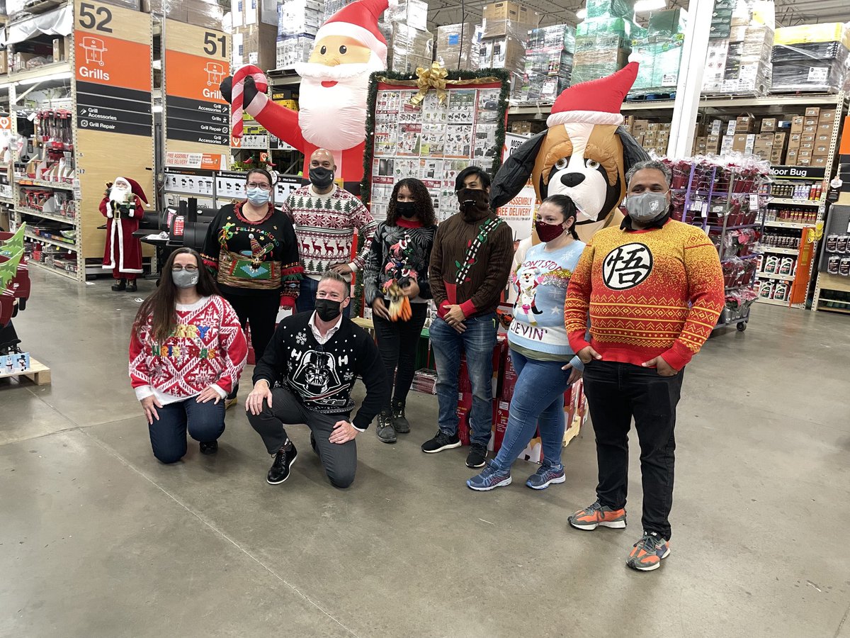 I had to stop by Oregon Ave to start Black Friday to partake in Tommy and his team @THD4166 ugly Holiday Sweater party! Awesome participation and energy from the team and the store looked fantastic! ⁦@tommybennetthd⁩
